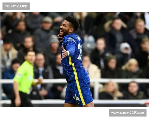 蓝军新星闪耀赛场关键进球助球队逆转一战成名载入辉煌纪录